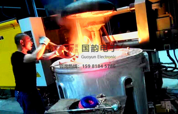 翻轉(zhuǎn)式熔鐵爐