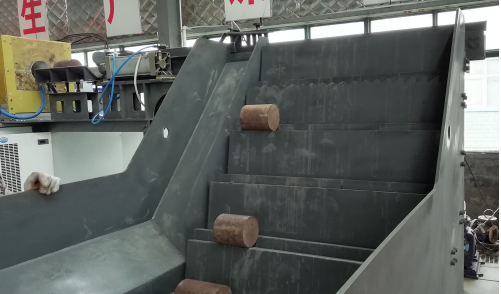 高頻加熱爐自動(dòng)上料機(jī)